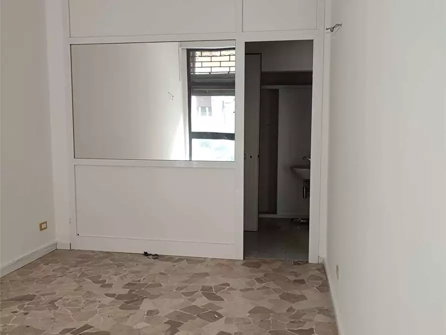 Immagine 7 di Negozio in affitto  in Via Aristide Nardini Despotti Mospignotti  13 a Livorno