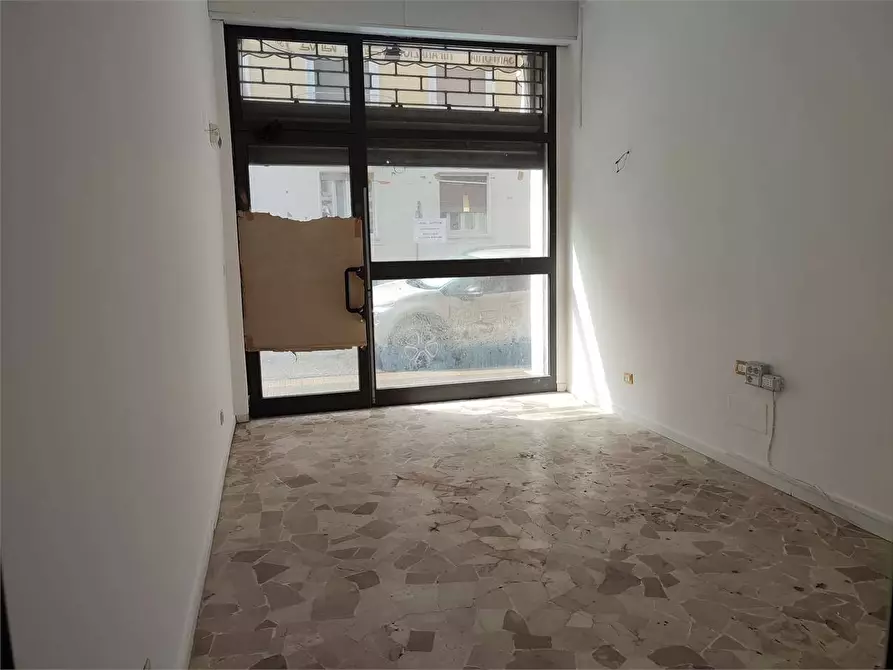 Immagine 8 di Negozio in affitto  in Via Aristide Nardini Despotti Mospignotti  13 a Livorno