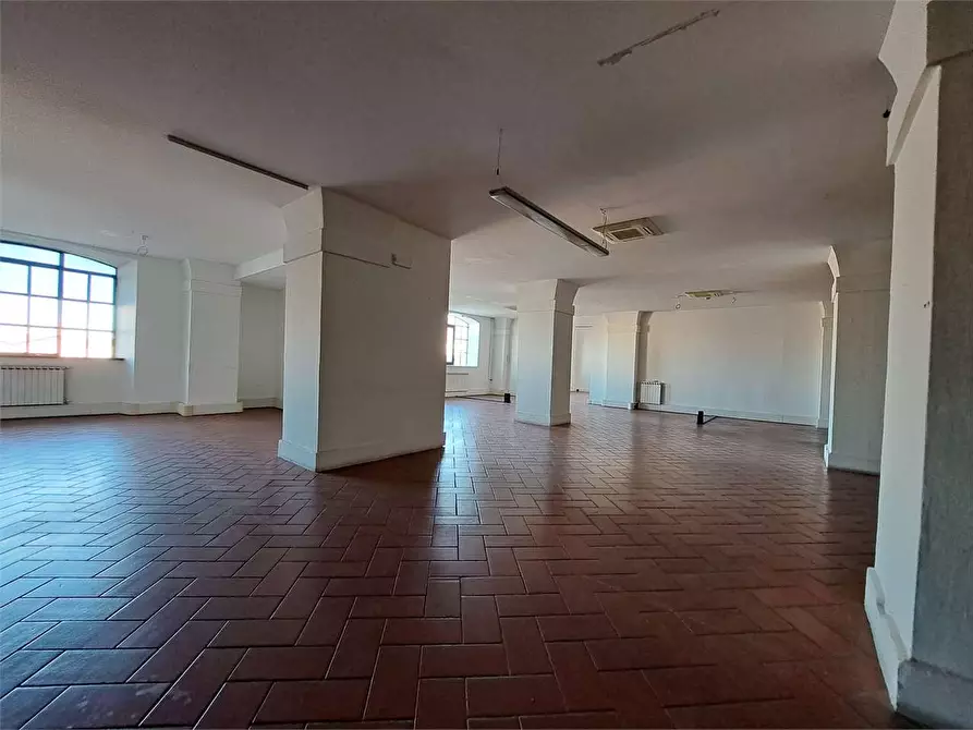 Immagine 6 di Ufficio in affitto  in SCALI DOGANA D'ACQUA 43 a Livorno