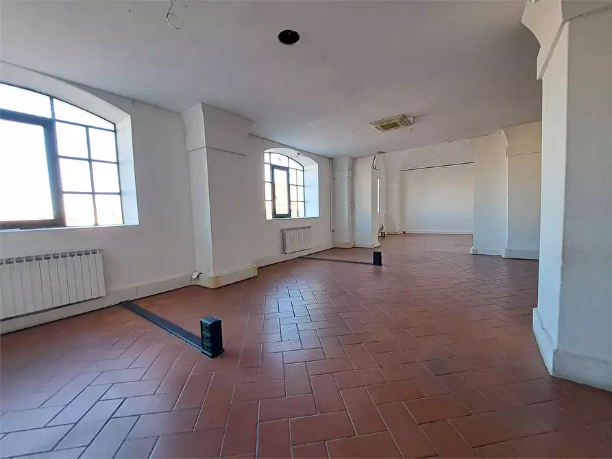 Immagine 7 di Ufficio in affitto  in SCALI DOGANA D'ACQUA 43 a Livorno