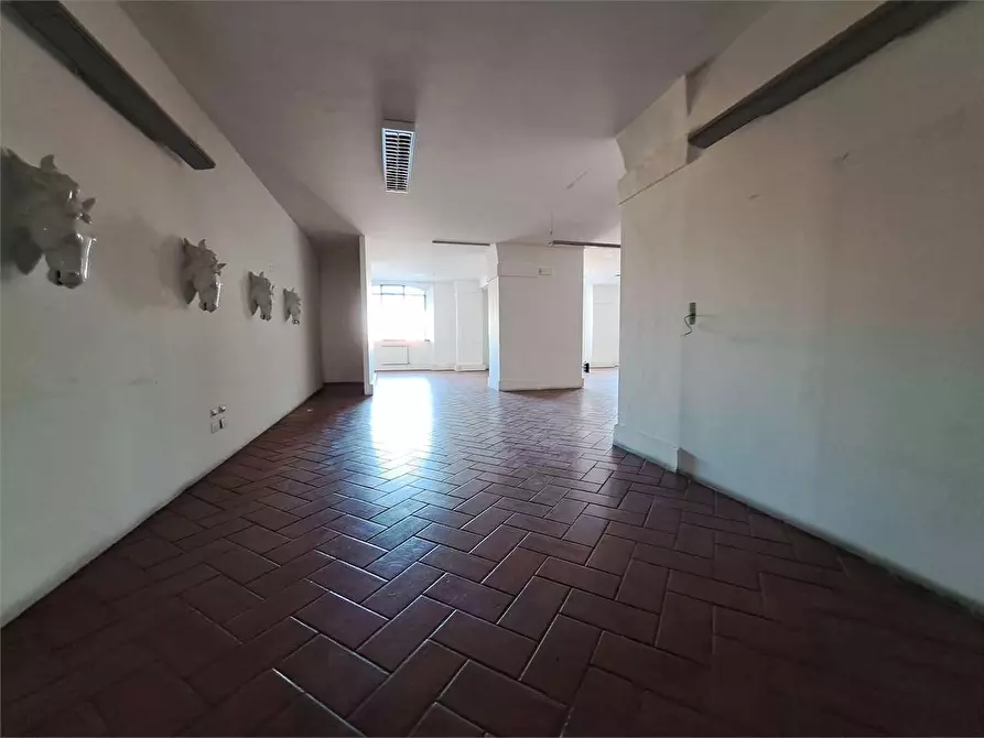 Immagine 8 di Ufficio in affitto  in SCALI DOGANA D'ACQUA 43 a Livorno