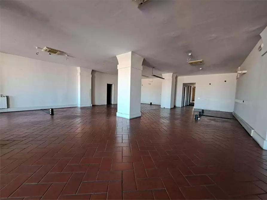 Immagine 9 di Ufficio in affitto  in SCALI DOGANA D'ACQUA 43 a Livorno