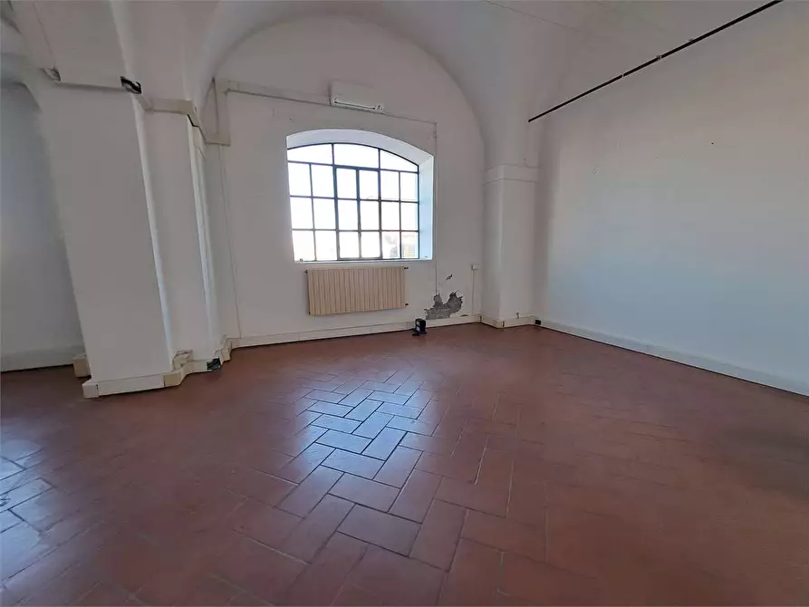 Immagine 10 di Ufficio in affitto  in SCALI DOGANA D'ACQUA 43 a Livorno