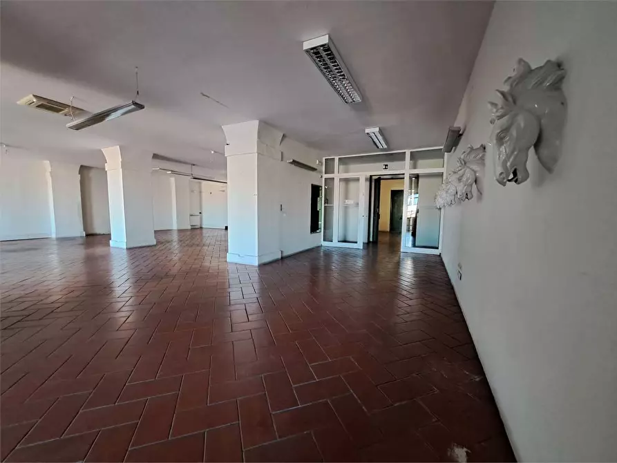 Immagine 16 di Ufficio in affitto  in SCALI DOGANA D'ACQUA 43 a Livorno