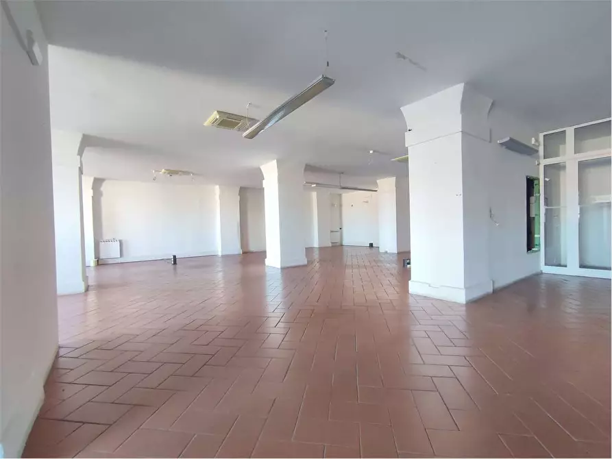 Immagine 2 di Ufficio in affitto  in SCALI DOGANA D'ACQUA 43 a Livorno