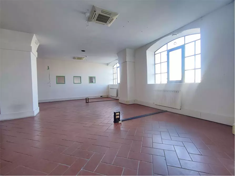 Immagine 27 di Ufficio in affitto  in SCALI DOGANA D'ACQUA 43 a Livorno