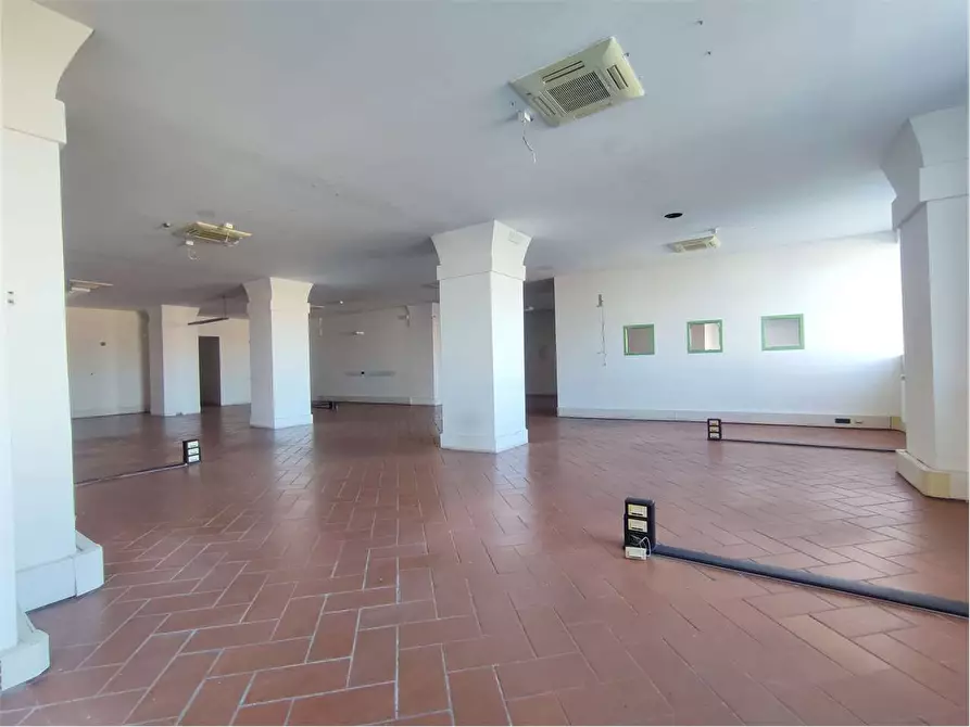 Immagine 3 di Ufficio in affitto  in SCALI DOGANA D'ACQUA 43 a Livorno