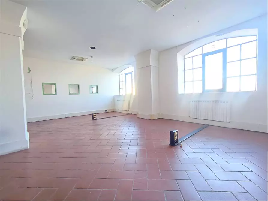 Immagine 28 di Ufficio in affitto  in SCALI DOGANA D'ACQUA 43 a Livorno