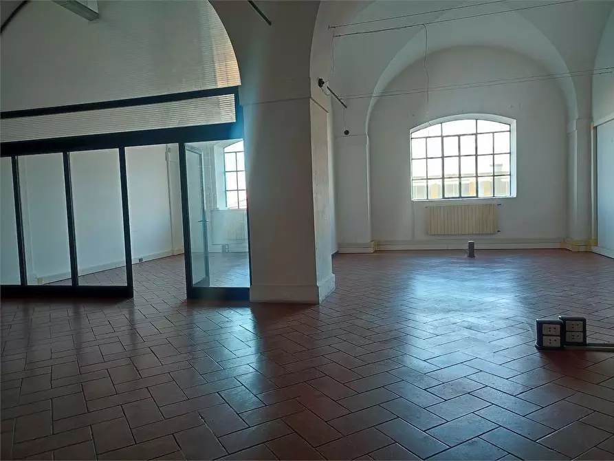 Immagine 4 di Ufficio in affitto  in SCALI DOGANA D'ACQUA a Livorno