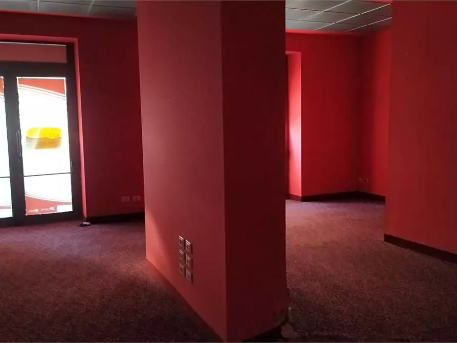 Immagine 3 di Negozio in affitto  in Via Verdi  1 a Livorno