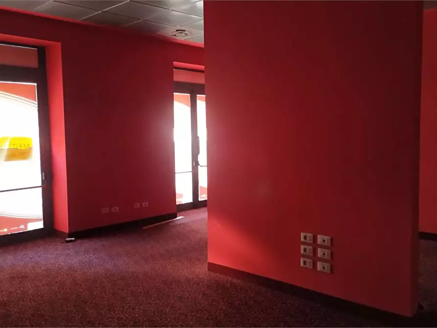 Immagine 4 di Negozio in affitto  in Via Verdi  1 a Livorno