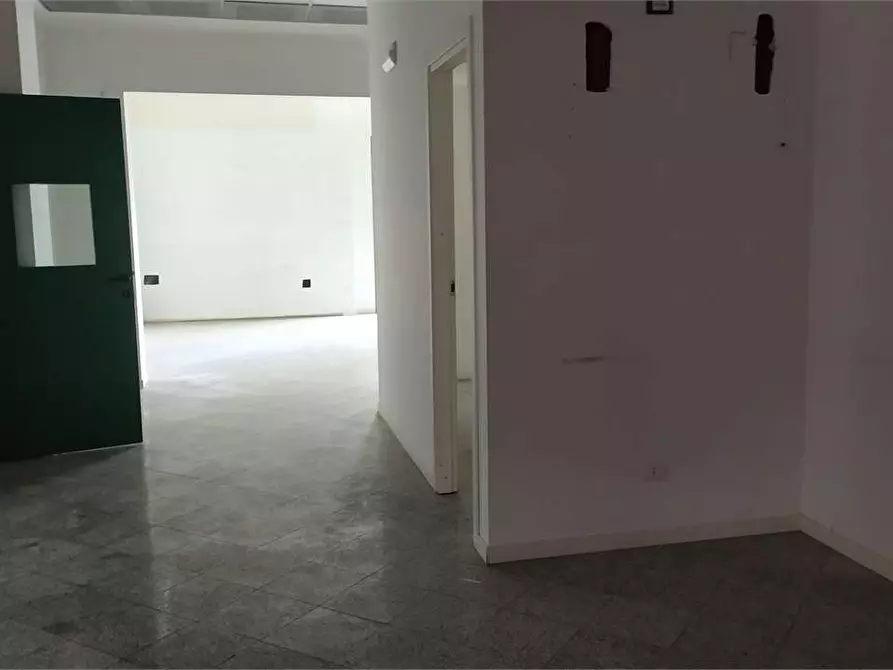 Immagine 5 di Negozio in affitto  in Via Verdi  1 a Livorno