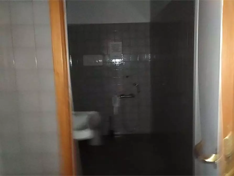 Immagine 7 di Negozio in affitto  in Via Verdi  1 a Livorno