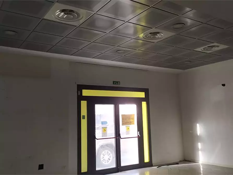 Immagine 11 di Negozio in affitto  in Via Verdi  1 a Livorno