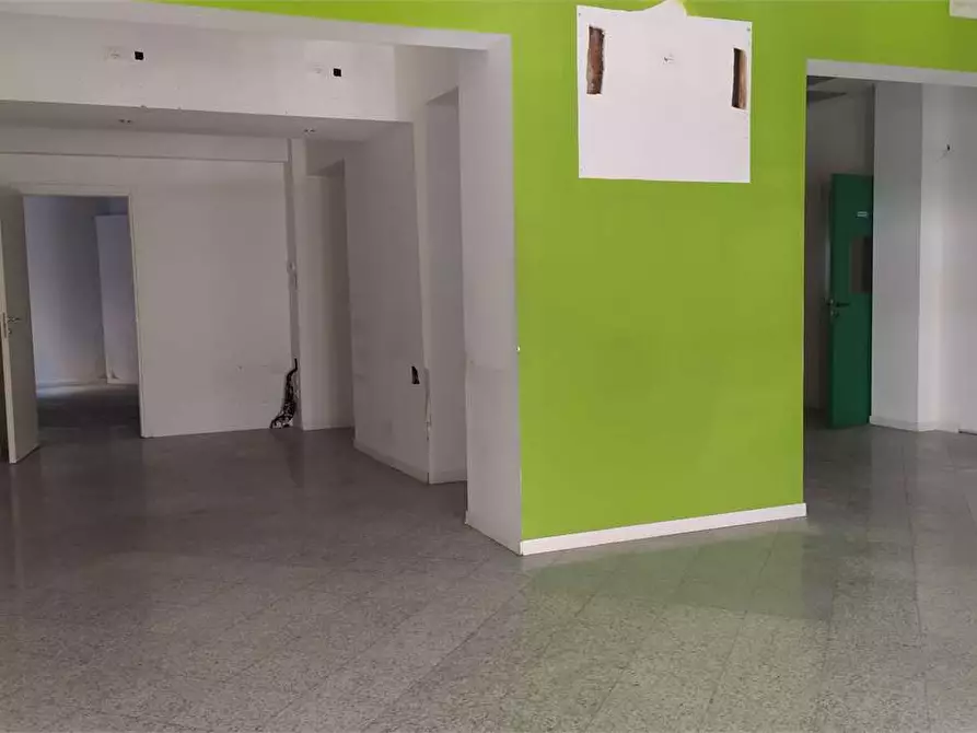 Immagine 13 di Negozio in affitto  in Via Verdi  1 a Livorno