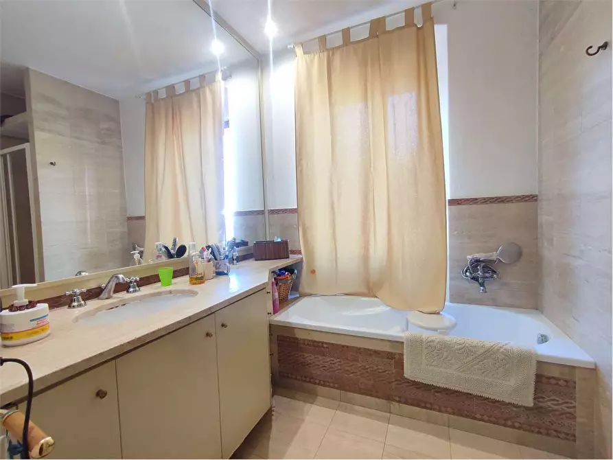 Immagine 29 di Villetta a schiera in vendita  in Via Byron 78 a Livorno