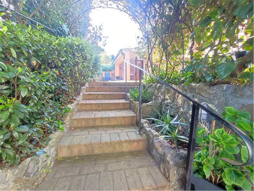 Immagine 6 di Villetta a schiera in vendita  in Via Byron 78 a Livorno