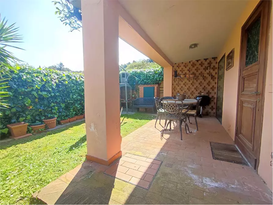 Immagine 5 di Villetta a schiera in vendita  in Via Byron 78 a Livorno