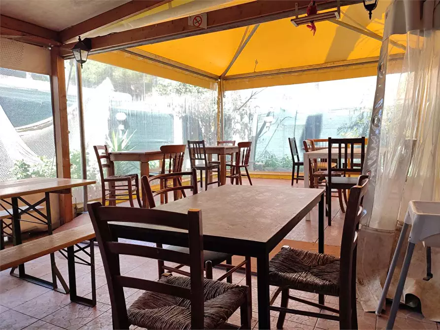 Immagine 7 di Negozio in affitto  in Via della Bastia  27 a Livorno