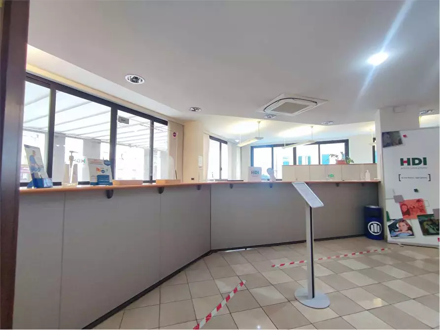 Immagine 4 di Ufficio in vendita  in Via Grande a Livorno