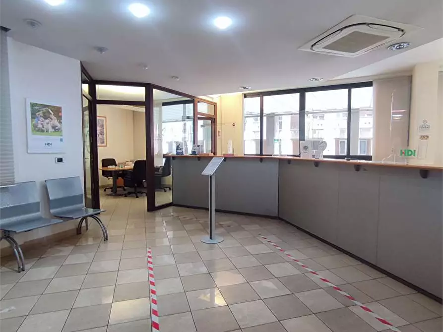 Immagine 5 di Ufficio in vendita  in Via Grande a Livorno