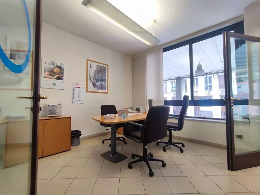 Immagine 13 di Ufficio in vendita  in Via Grande a Livorno