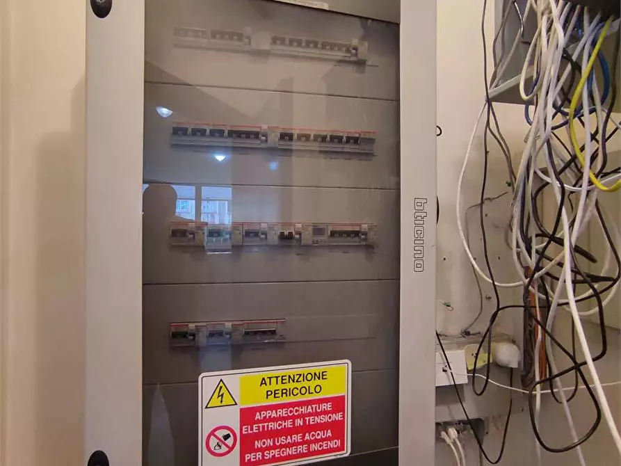 Immagine 15 di Ufficio in vendita  in Via Grande a Livorno