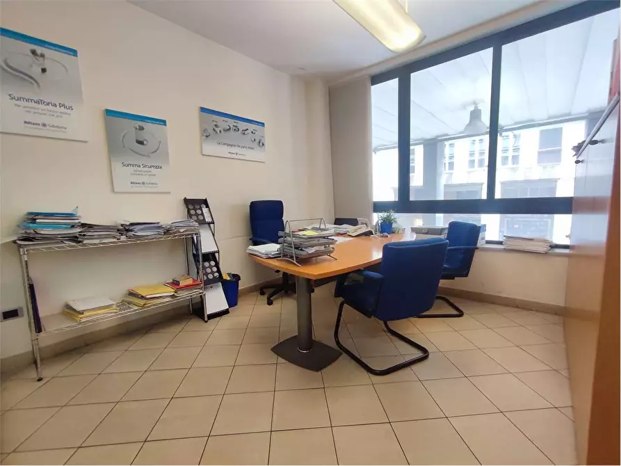 Immagine 7 di Ufficio in vendita  in Via Grande a Livorno