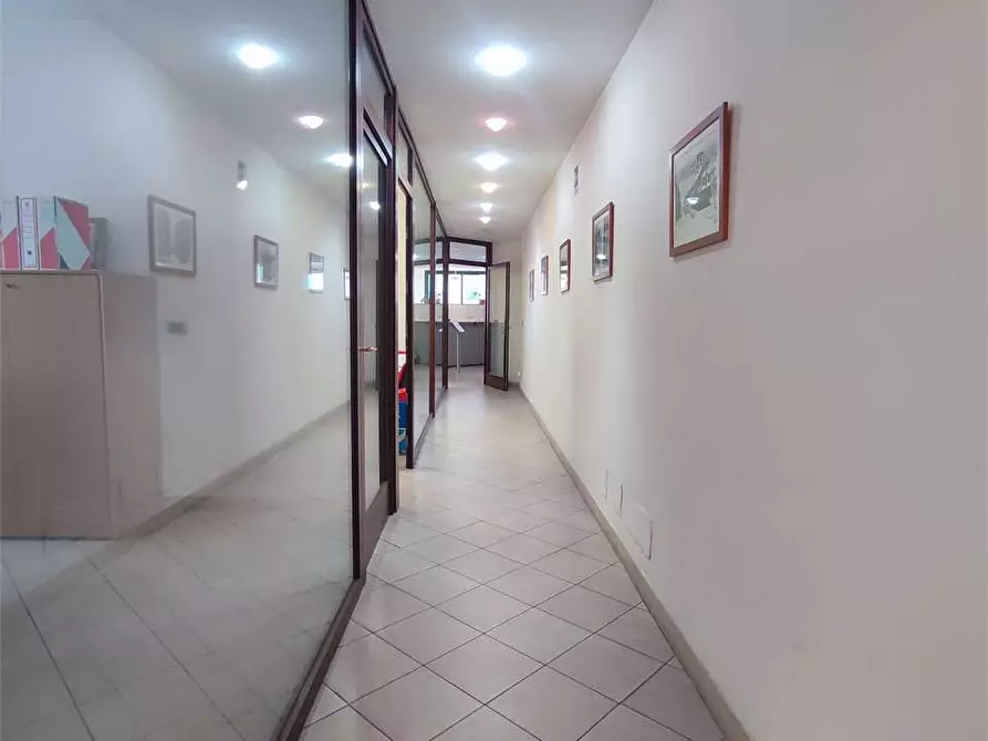 Immagine 18 di Ufficio in vendita  in Via Grande a Livorno