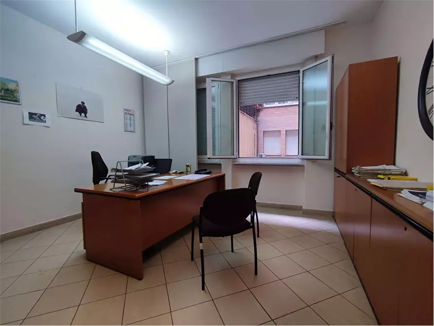 Immagine 9 di Ufficio in vendita  in Via Grande a Livorno