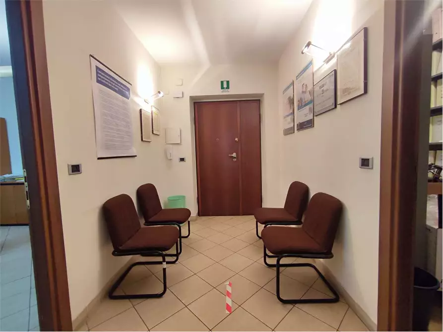 Immagine 21 di Ufficio in vendita  in Via Grande a Livorno