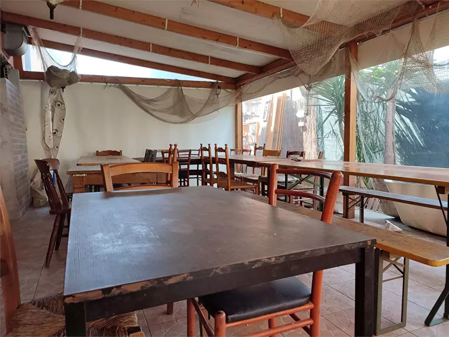 Immagine 9 di Negozio in affitto  in Via della Bastia  27 a Livorno