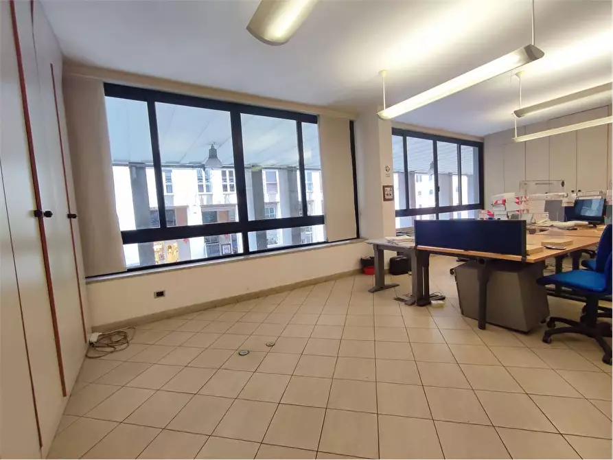 Immagine 24 di Ufficio in vendita  in Via Grande a Livorno
