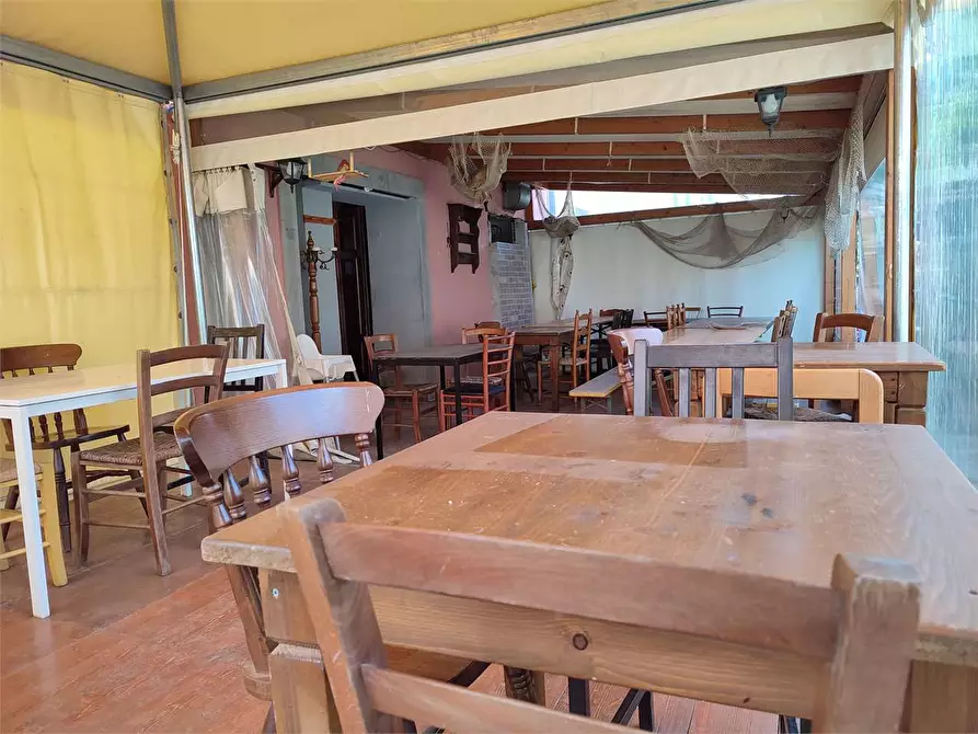 Immagine 11 di Negozio in affitto  in Via della Bastia  27 a Livorno