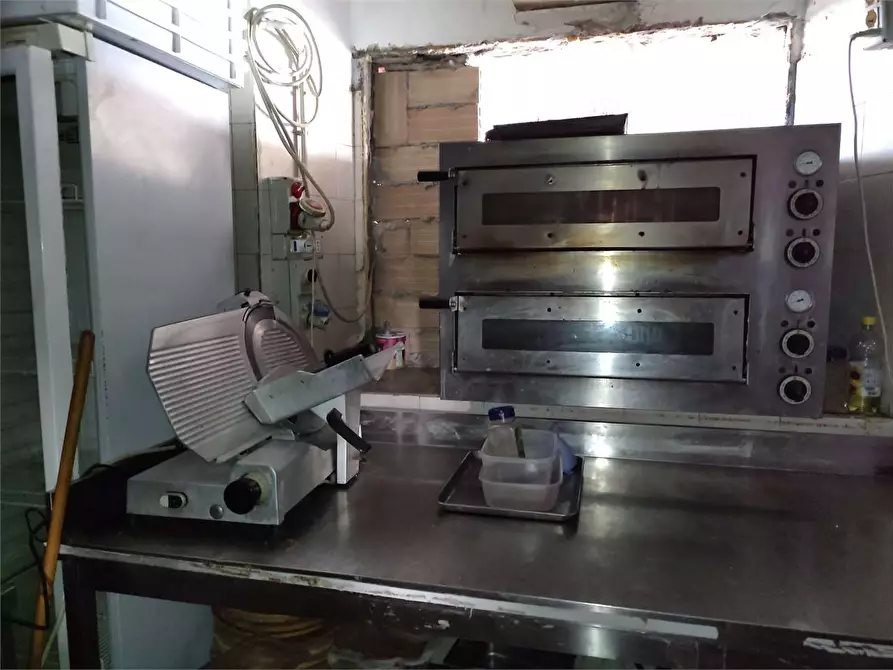 Immagine 12 di Negozio in affitto  in Via della Bastia  27 a Livorno