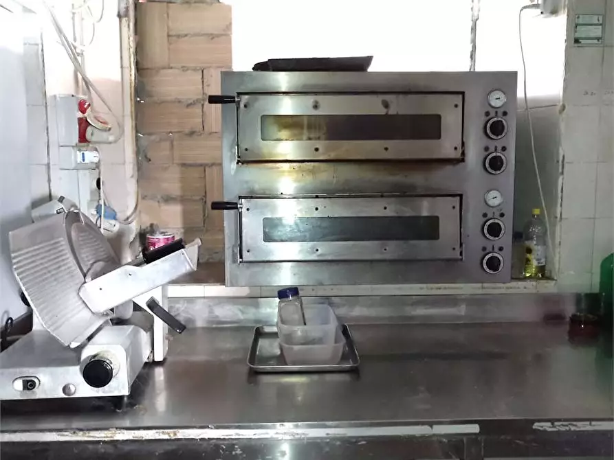 Immagine 13 di Negozio in affitto  in Via della Bastia  27 a Livorno