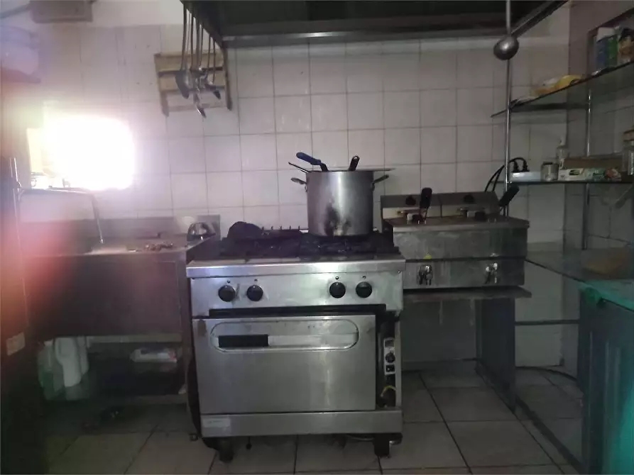 Immagine 14 di Negozio in affitto  in Via della Bastia  27 a Livorno