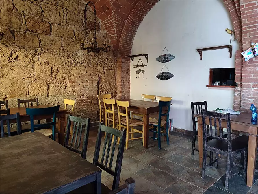 Immagine 2 di Negozio in affitto  in Via della Bastia  27 a Livorno