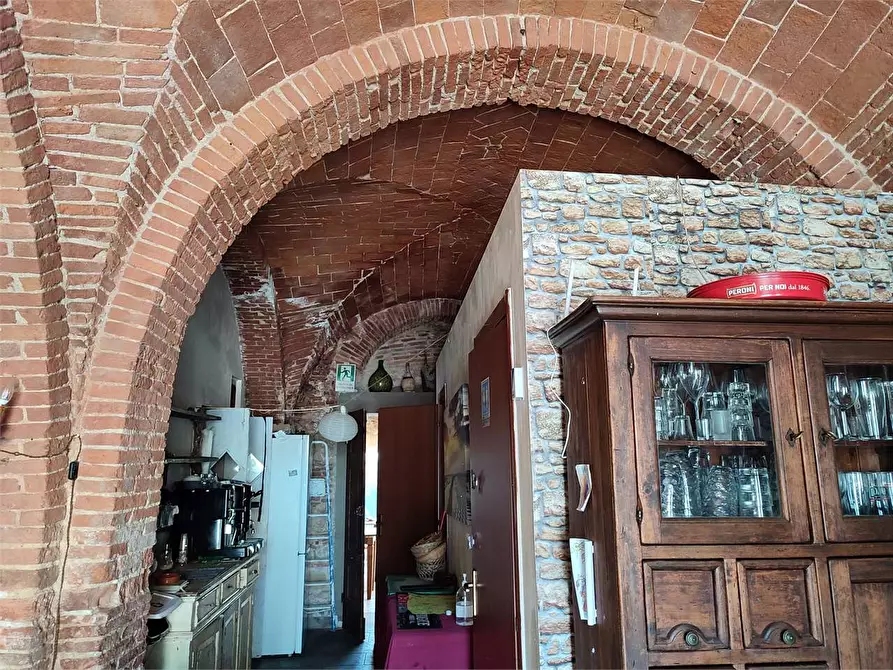 Immagine 6 di Negozio in affitto  in Via della Bastia  27 a Livorno