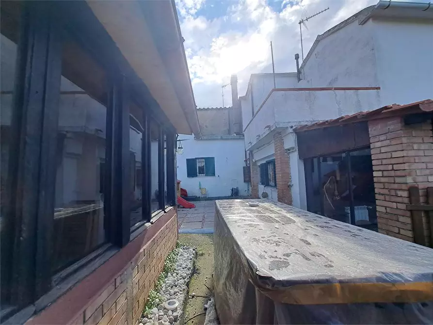 Immagine 35 di Villetta a schiera in vendita  in Via di quercianella  a Livorno