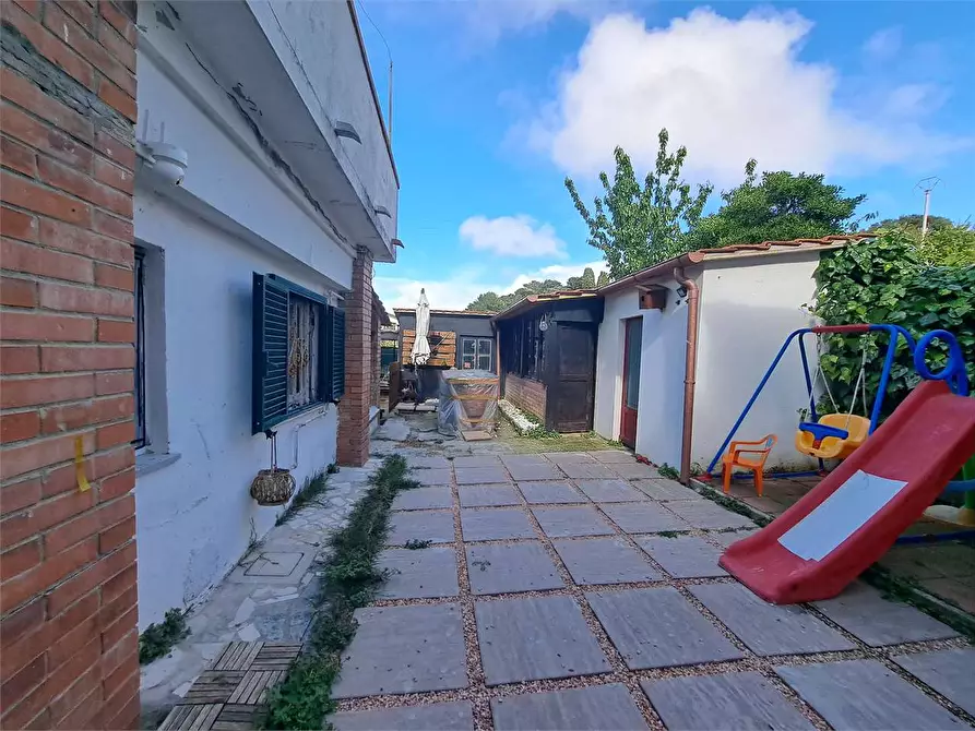 Immagine 37 di Villetta a schiera in vendita  in Via di quercianella  a Livorno