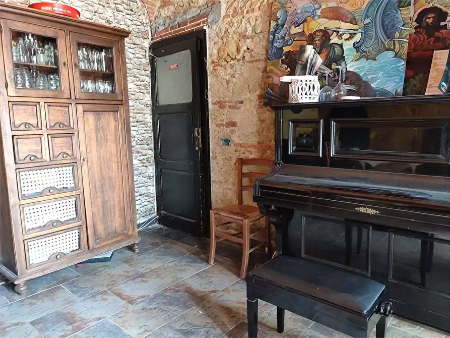 Immagine 21 di Negozio in affitto  in Via della Bastia  27 a Livorno