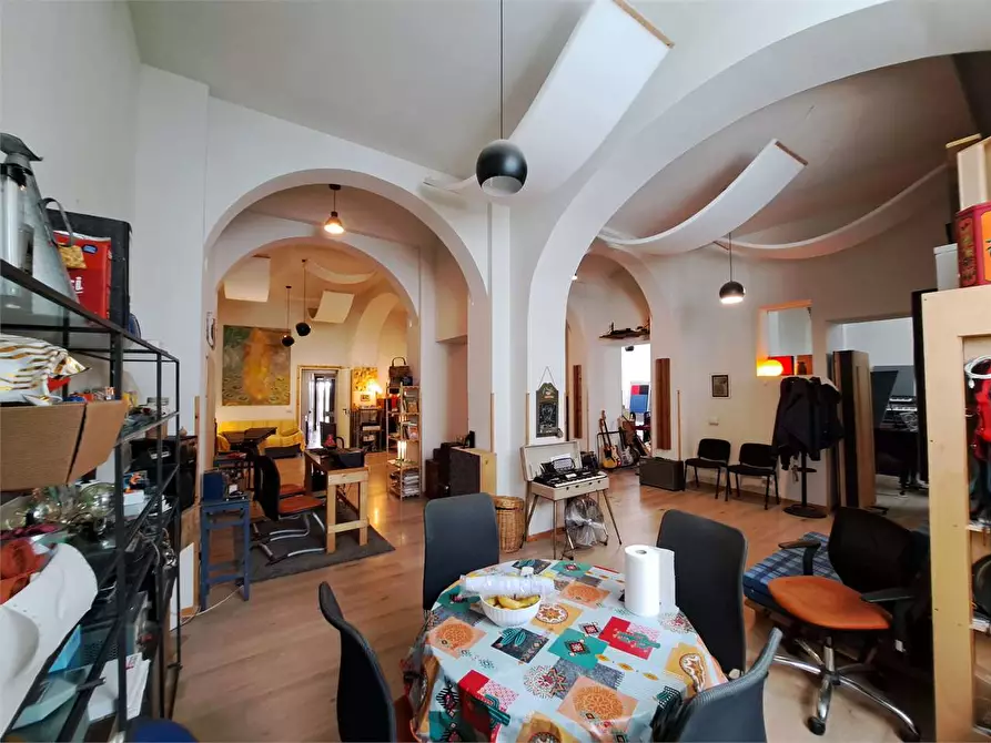 Immagine 3 di Negozio in vendita  in Via del lavoro  a Livorno