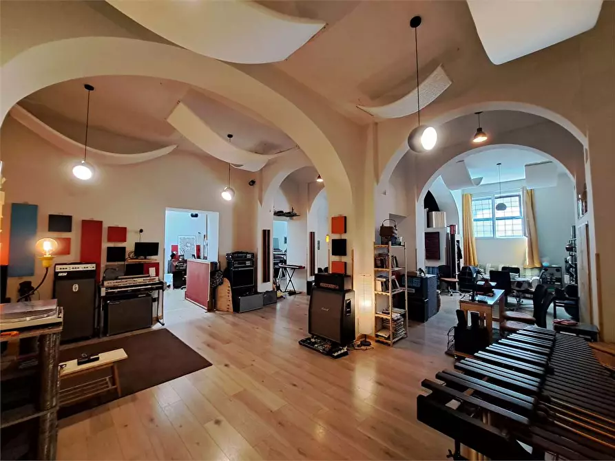 Immagine 5 di Negozio in vendita  in Via del lavoro  a Livorno