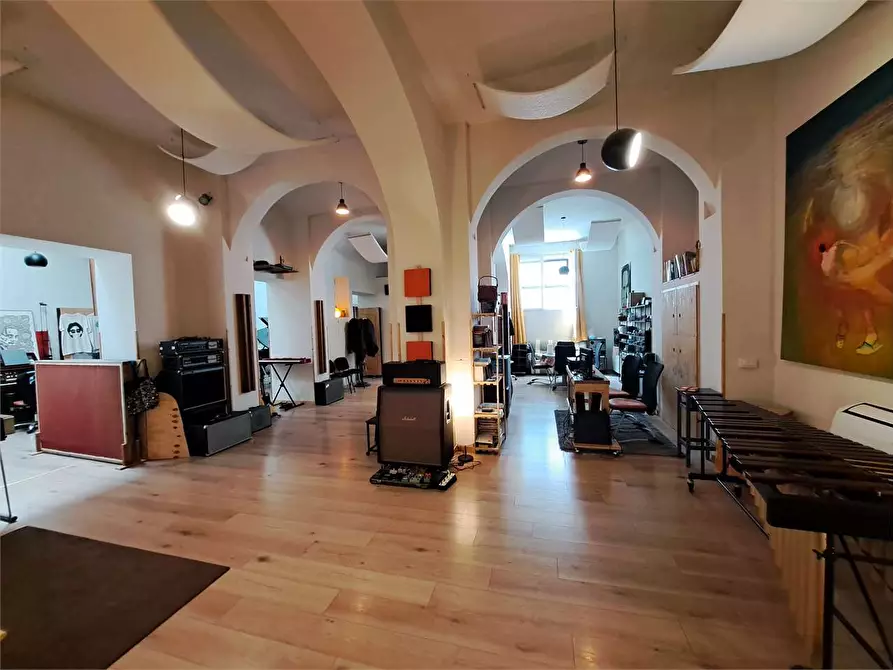 Immagine 6 di Negozio in vendita  in Via del lavoro  a Livorno