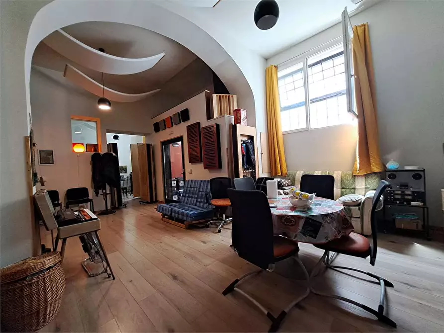 Immagine 9 di Negozio in vendita  in Via del lavoro  a Livorno