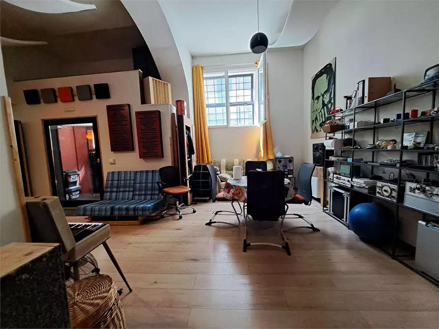 Immagine 10 di Negozio in vendita  in Via del lavoro  a Livorno