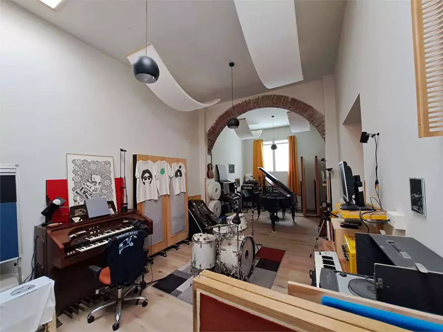 Immagine 13 di Negozio in vendita  in Via del lavoro  a Livorno