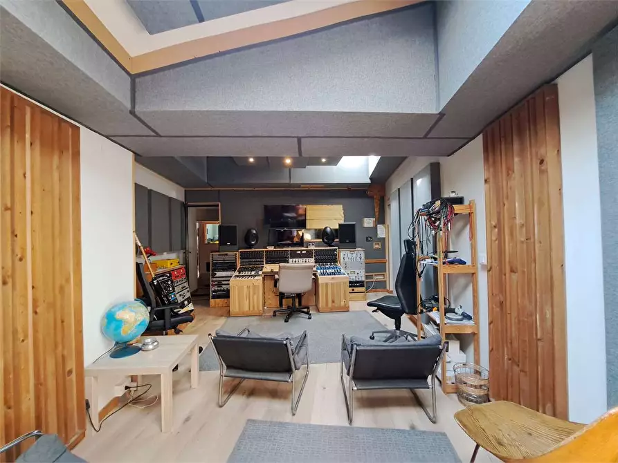 Immagine 16 di Negozio in vendita  in Via del lavoro  a Livorno