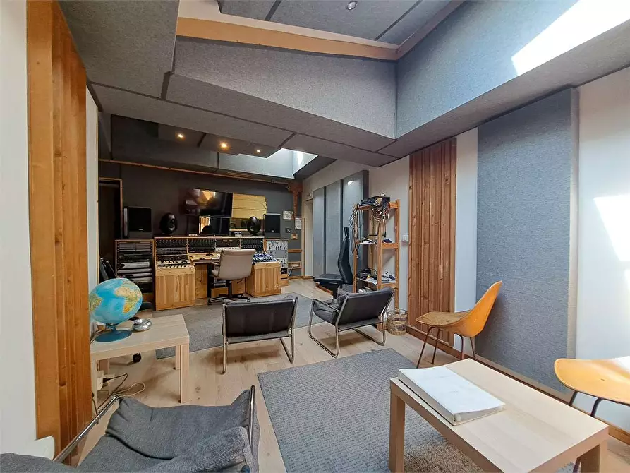 Immagine 22 di Negozio in vendita  in Via del lavoro  a Livorno